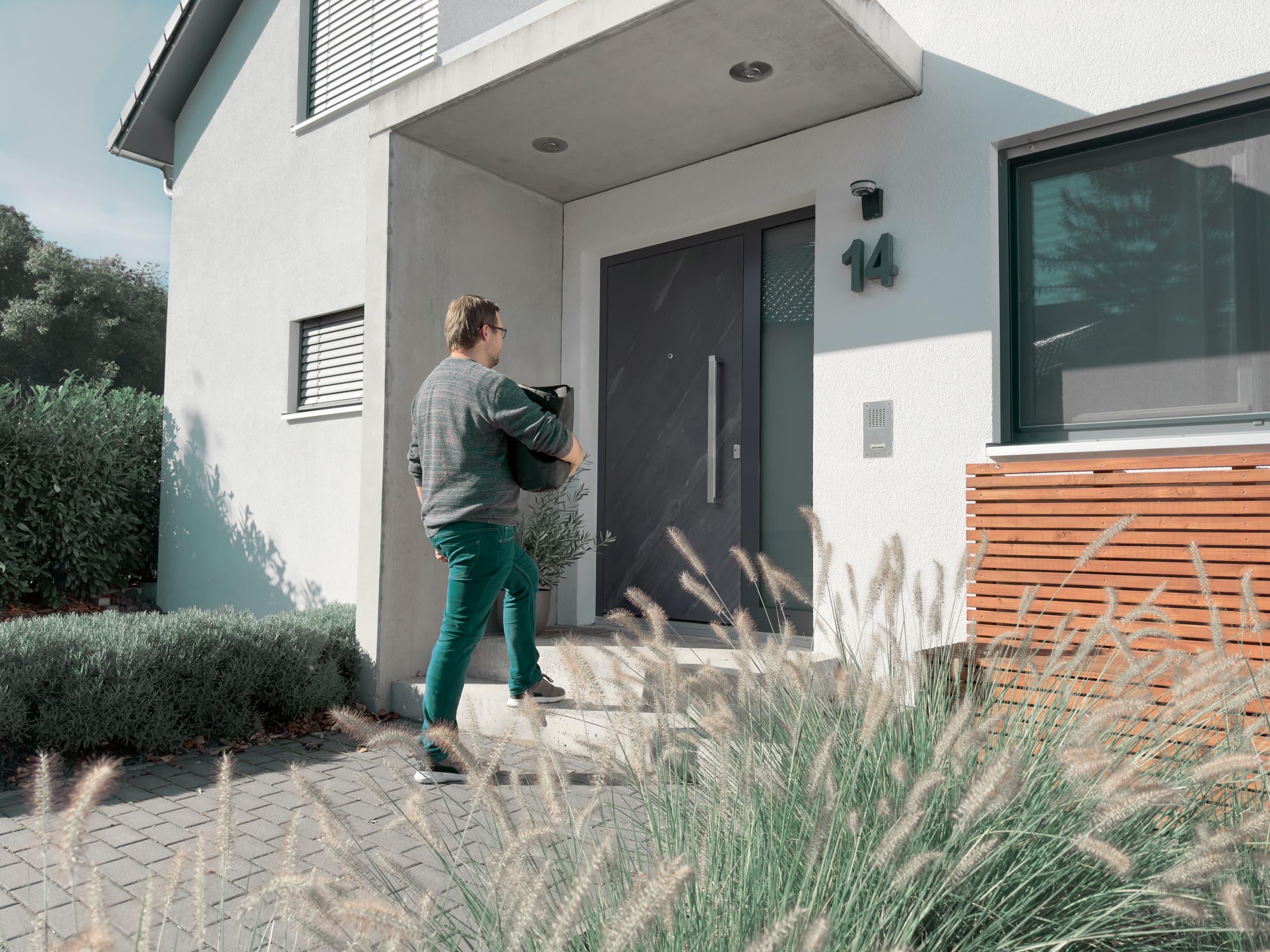 Moderne Aluminium-Haustür von WERU mit höchster Sicherheit und Wärmedämmung