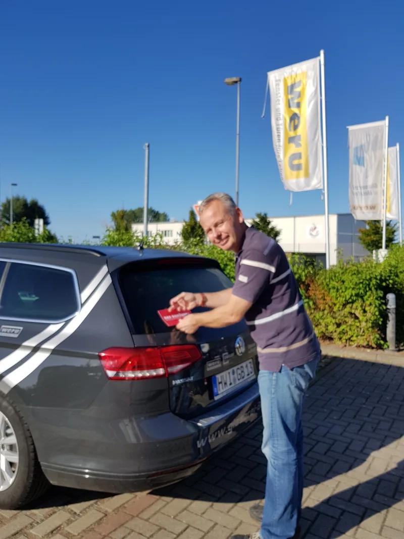 Geschäftsführer Jan Brügemann bei der Maßanfertigung in der Werkstatt